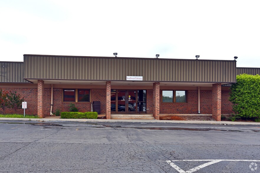 More Photos Of 500 E Robinson St, Norman Office For Sale