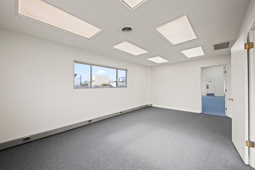 More Photos Of 985 Parker Ct, Santa Clara Warehouse For Lease