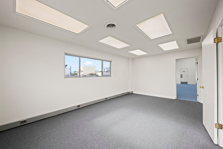 More Photos Of 985 Parker Ct, Santa Clara Warehouse For Sale