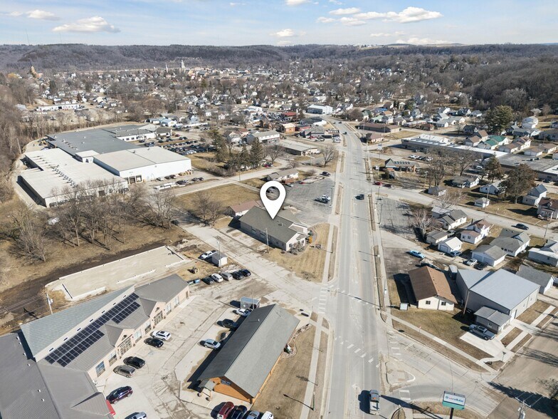 More Photos Of 702 Short St, Decorah Office For Sale