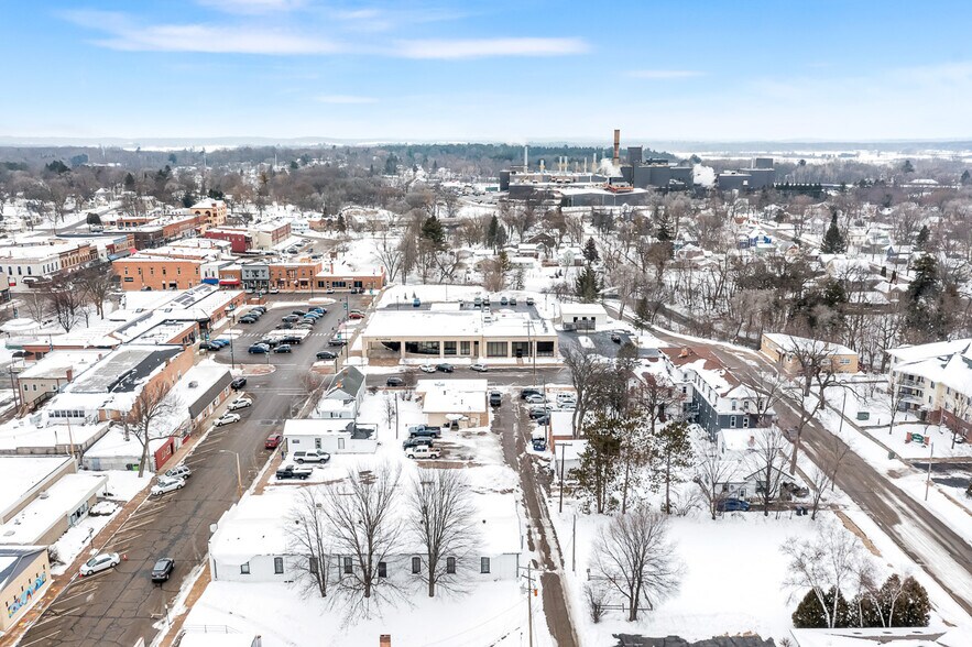More Photos Of 219 Jefferson St, Waupaca Storefront Retail Office For Sale