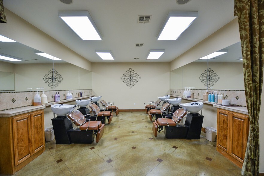 More Photos Of 2320 Airport Rd, Temple Storefront Retail Office For Lease