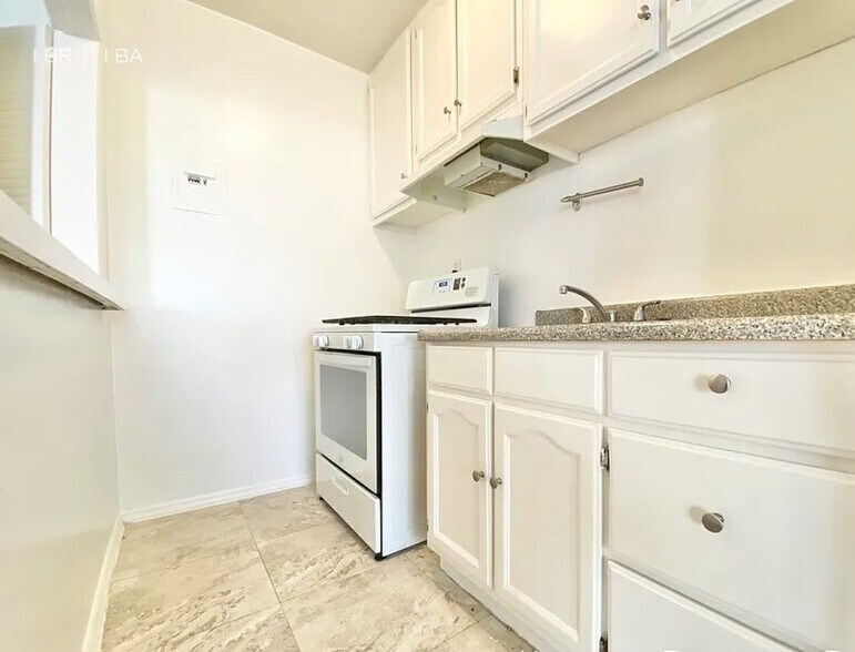 More Photos Of 1352 N Las Palmas Ave, Los Angeles Apartments For Sale