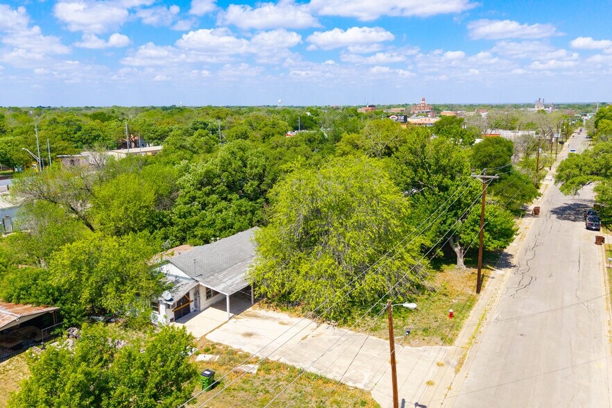 More Photos Of 725 S Brazos St, Lockhart Land For Sale