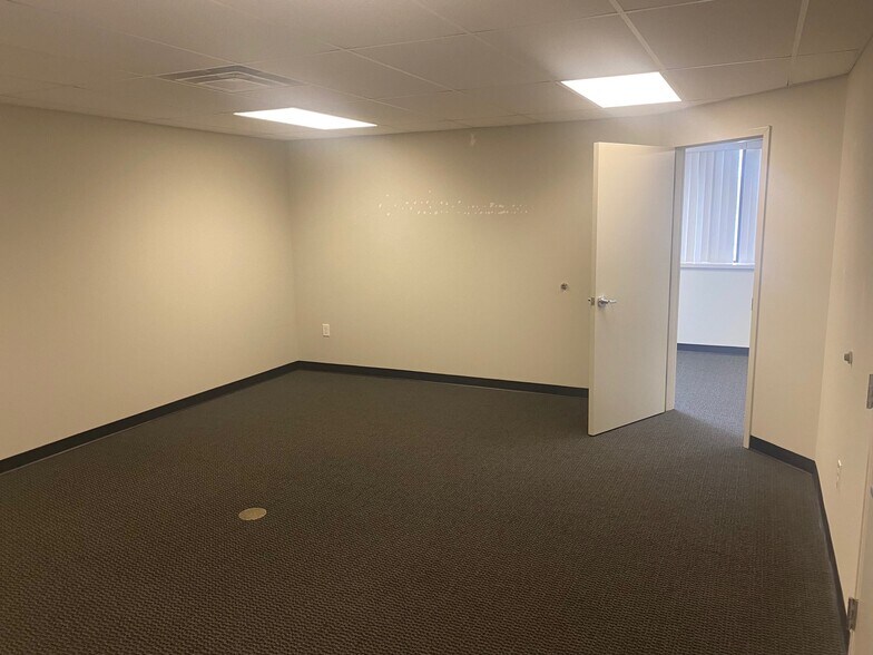 More Photos Of 8205 Estates Pky, Plain City Warehouse For Lease