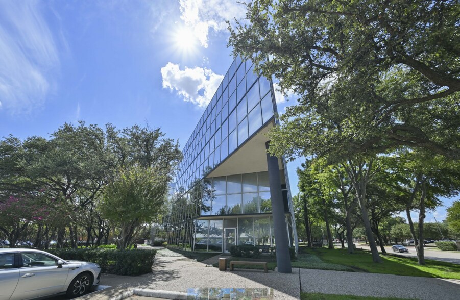More Photos Of 8600 Freeport Pky, Irving Office For Sale