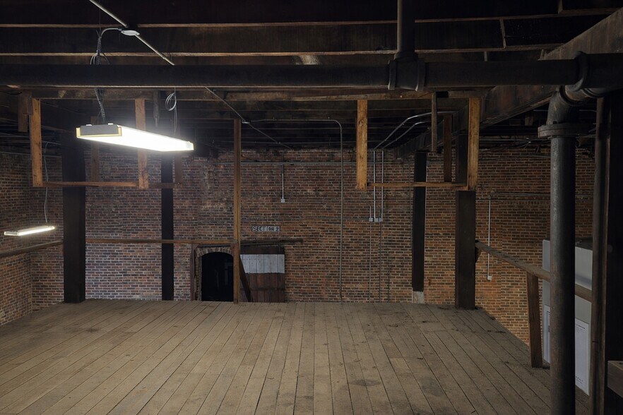 More Photos Of 432 N Royal St, Jackson Warehouse For Lease