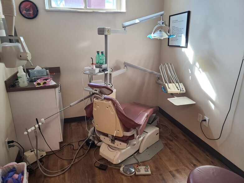 More Photos Of 35337 Warren Rd, Westland Medical For Sale