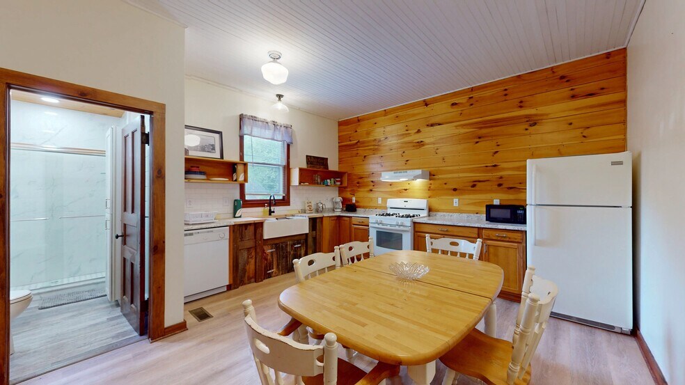 More Photos Of 284 Edgemont Rd, Moriah Hospitality For Sale