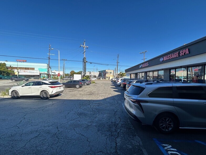 More Photos Of 701-715 Lincoln Blvd, Venice Unknown For Lease