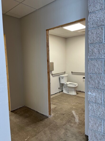 More Photos Of 49 S Madison Ave, Sturgeon Bay Storefront Retail Office For Lease