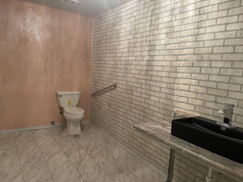 More Photos Of , Decatur General Retail For Sale