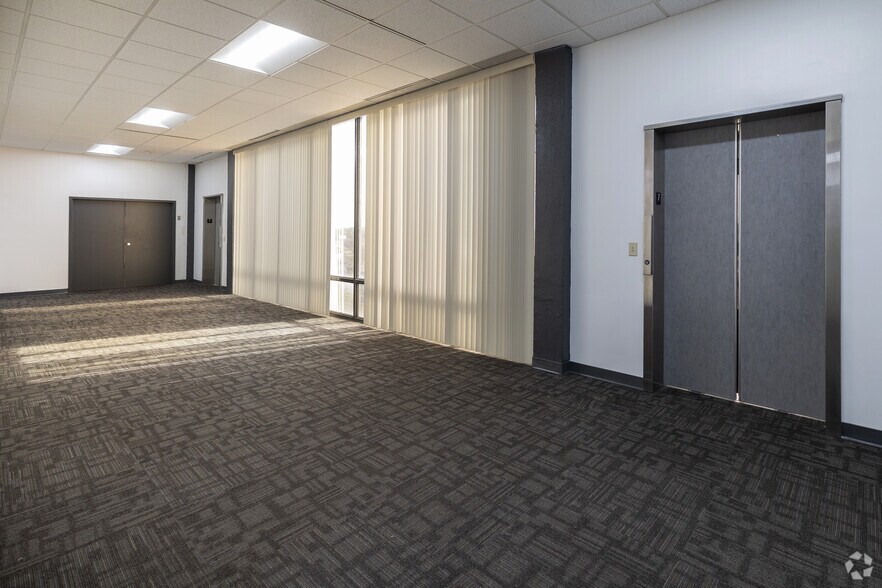More Photos Of 900 N University Blvd, Jacksonville Medical For Lease