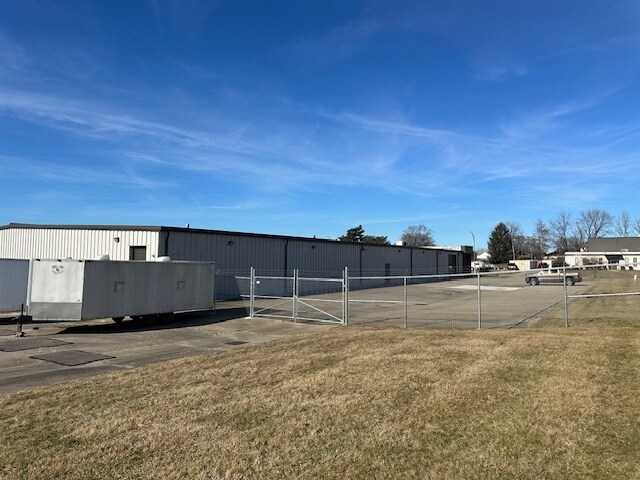 More Photos Of 13913 W Parkway Rd, Cleveland Warehouse For Lease
