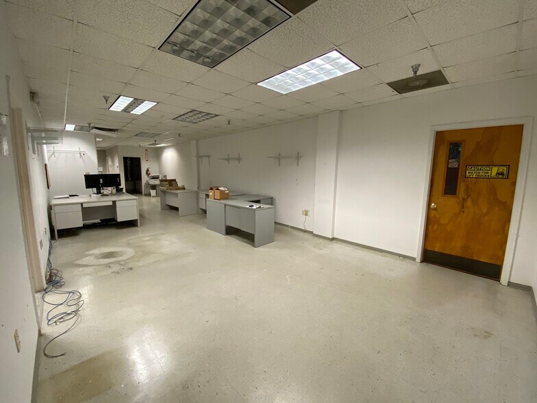 More Photos Of 4514 19th Street Ct E, Bradenton Manufacturing For Lease