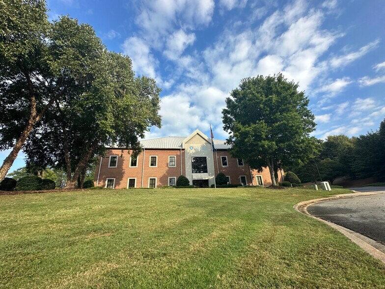 More Photos Of 47 Airpark Ct, Greenville Office For Lease