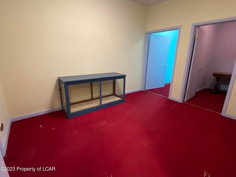 More Photos Of 578 Main St, Sugar Notch Flex For Sale