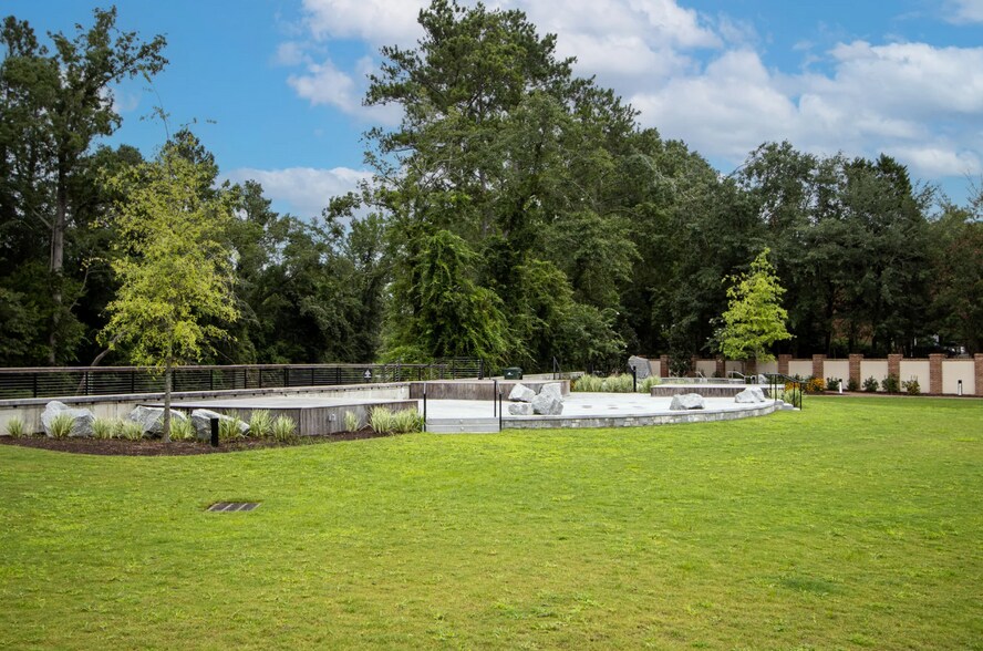 More Photos Of 4875 Forest Dr, Columbia Bank For Lease