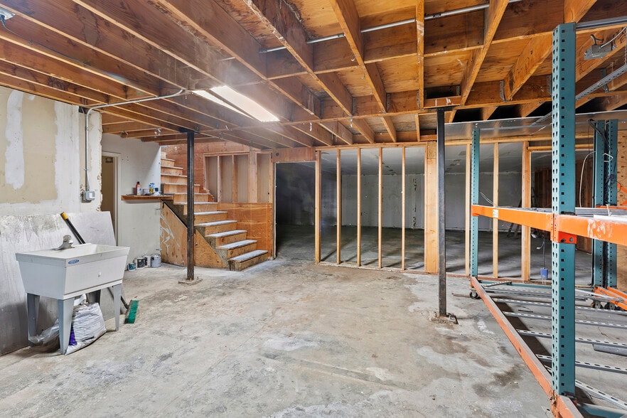 More Photos Of 1190A Shafter Ave, San Francisco Warehouse For Sale