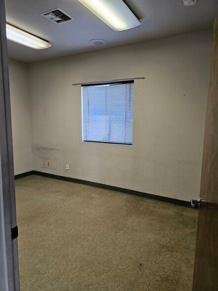 More Photos Of 103 N 1st St, Patterson Showroom For Lease