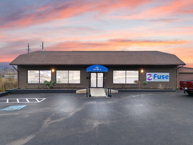 More Photos Of 725 S Main St, London Medical For Sale