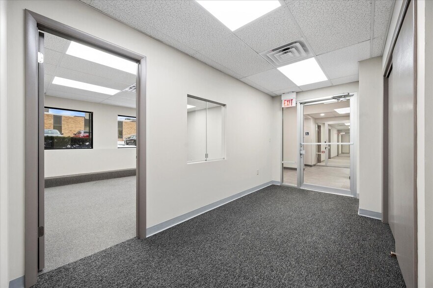 More Photos Of 4 Adler Dr, East Syracuse Office For Lease