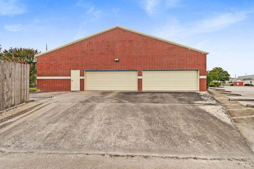 More Photos Of 1806 Humble Place Dr, Humble Medical For Sale