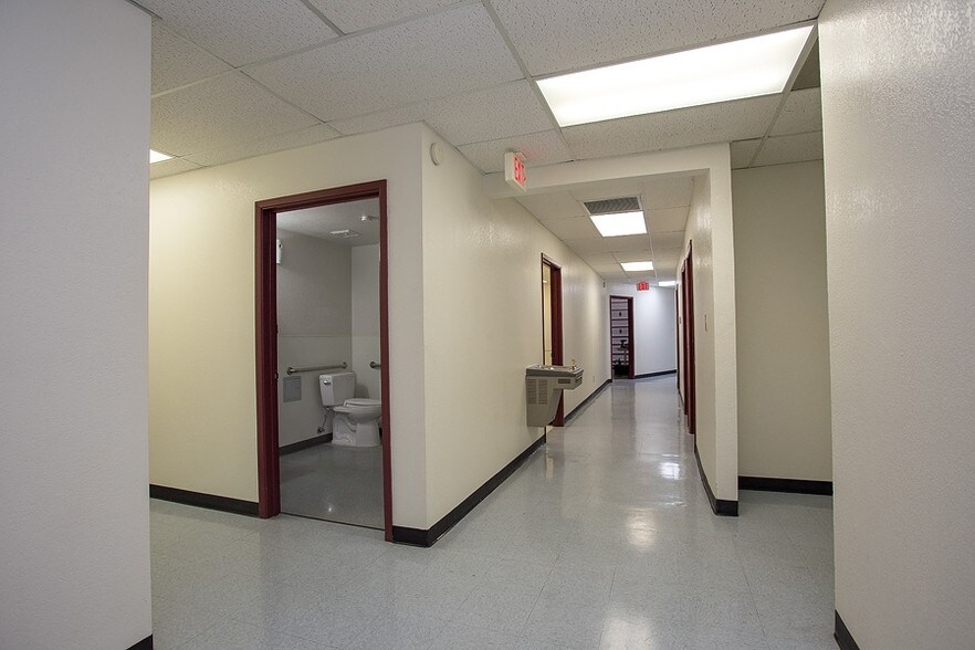 More Photos Of 3118 E McDowell Rd, Phoenix Office For Lease