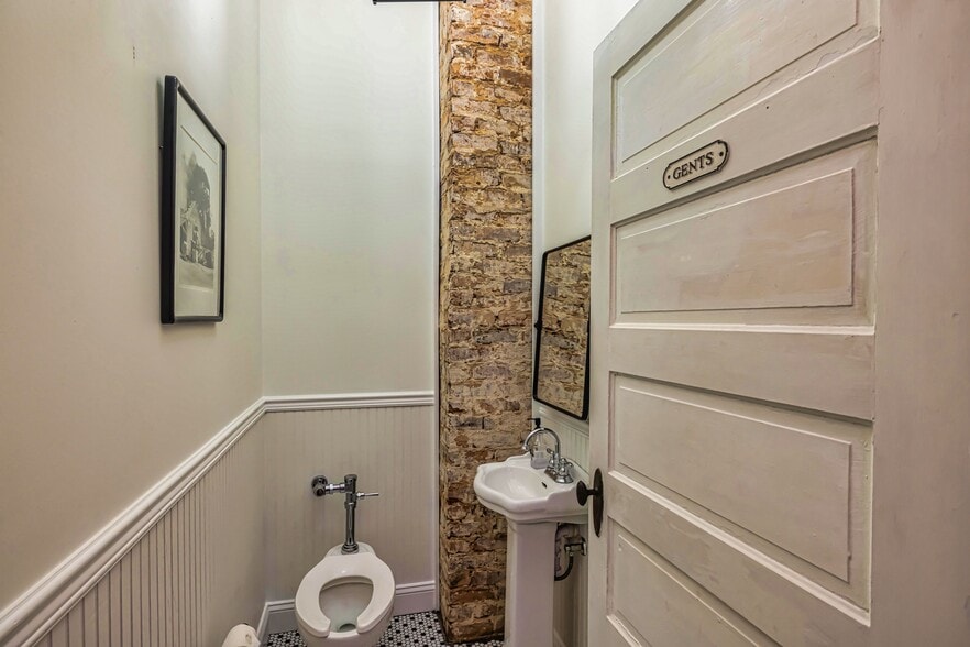 More Photos Of 252 Seavy St, Senoia Hospitality For Sale