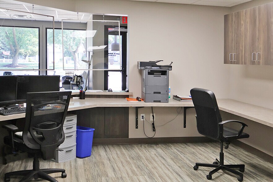 More Photos Of 1350 E Lake Lansing Rd, East Lansing Medical For Lease