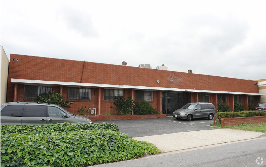 Primary Photo Of 12905 S Spring St, Los Angeles Distribution For Lease