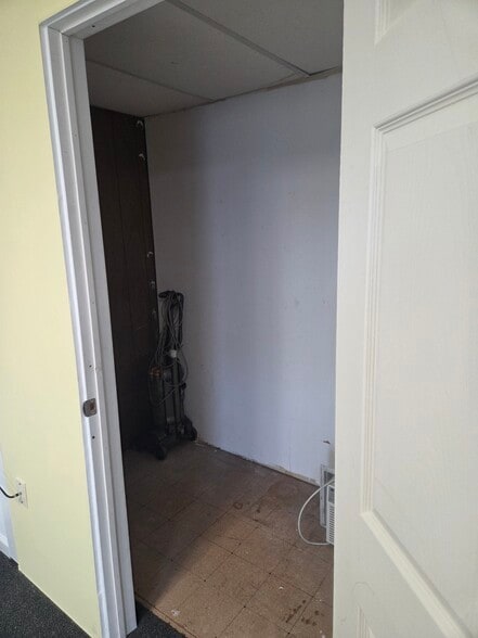 More Photos Of 2 Industrial Dr, Phillipsburg Warehouse For Lease