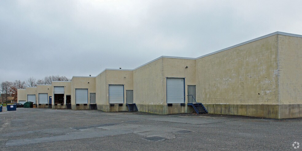 More Photos Of 200 13th Ave, Ronkonkoma Warehouse For Lease
