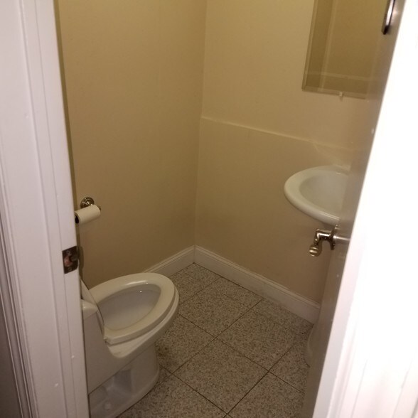 More Photos Of 73 Powerhouse Rd, Roslyn Heights Medical For Sale