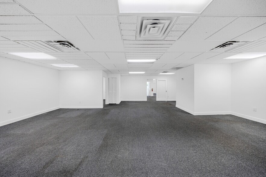 More Photos Of 7452-7466 SW 48th St, Miami Warehouse For Sale
