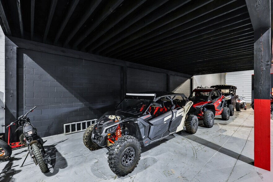 More Photos Of 7168 N Government Way, Dalton Gardens Warehouse For Sale