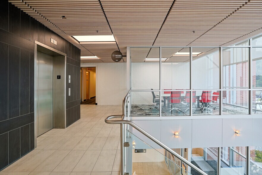 More Photos Of 50 Burlington Mall Rd, Burlington Unknown For Lease