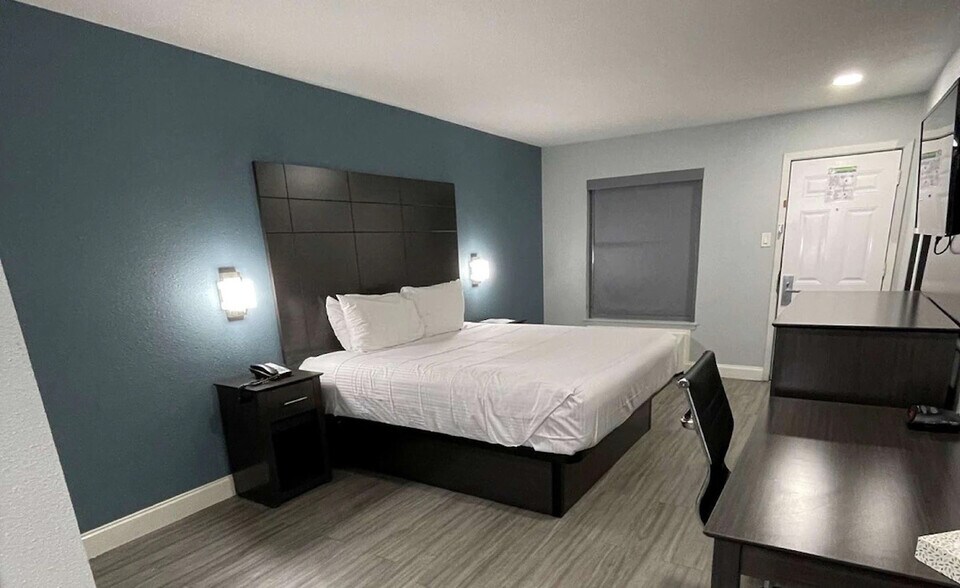 More Photos Of 900 N Main Ave, San Antonio Hotel For Sale