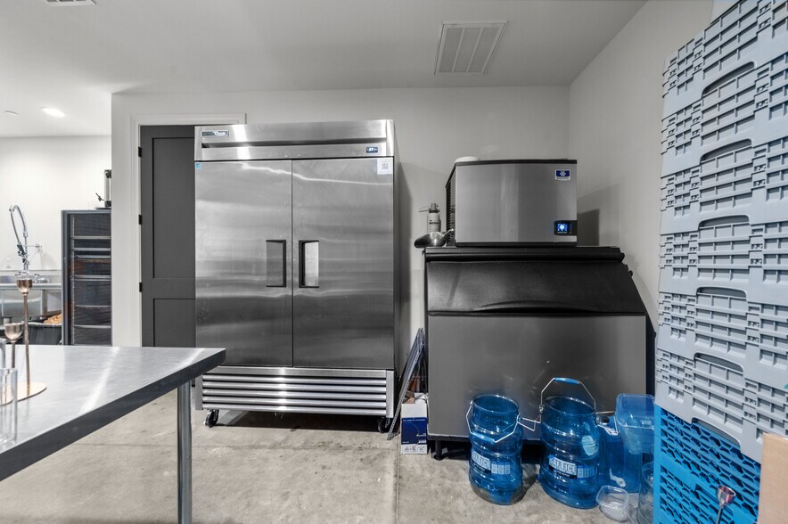 More Photos Of 6644 TX-61, Anahuac Theater Concert Hall For Sale