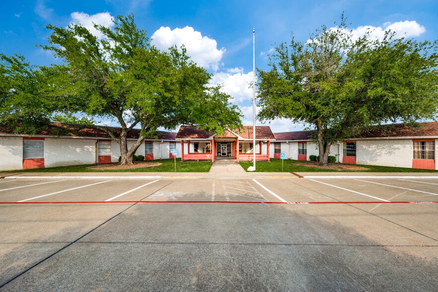 More Photos Of 1710 N McDonald St, McKinney Assisted Living For Sale