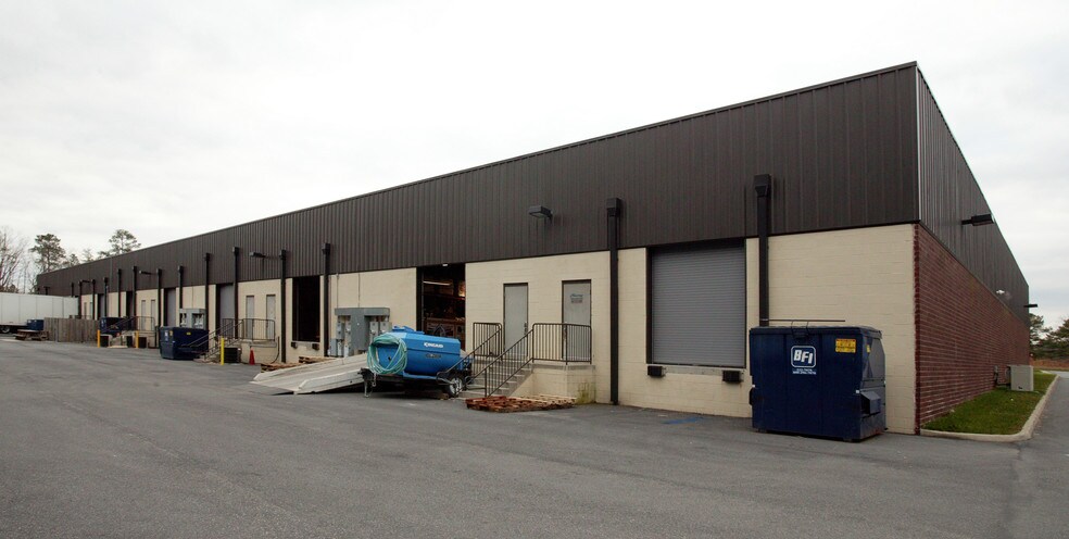 More Photos Of 2927-2951 Oak Lake Blvd, Midlothian Light Distribution For Lease