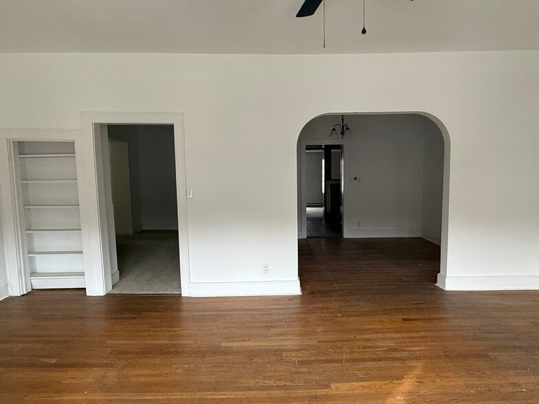 More Photos Of 33 N Washington St, Berkeley Springs Restaurant For Sale