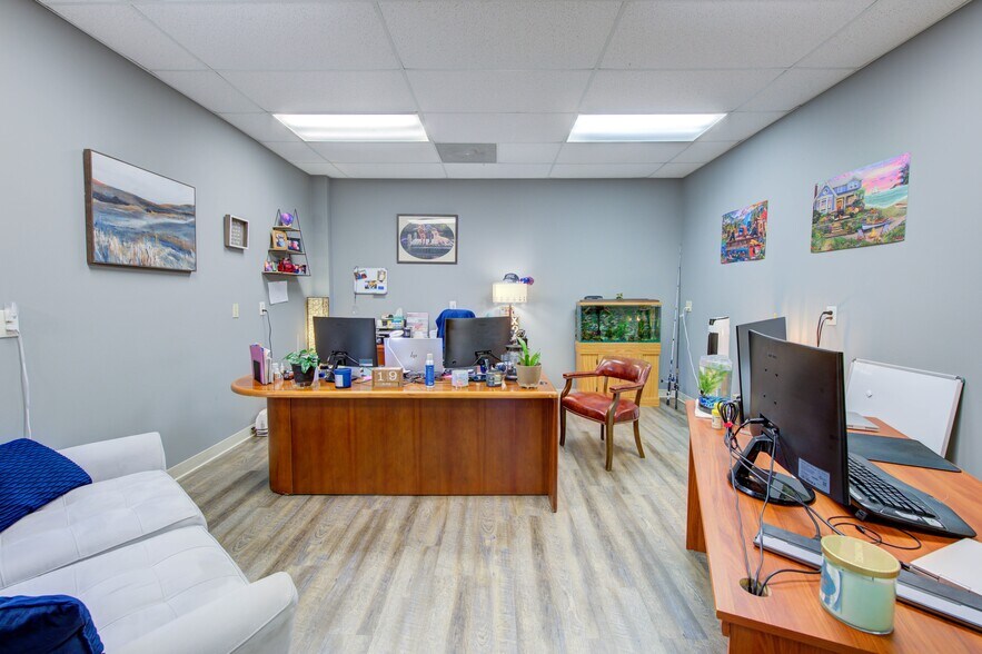 More Photos Of 475 Industrial Dr, Lexington Showroom For Sale