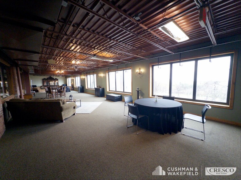 More Photos Of 1161-1163 E 40th St, Cleveland Warehouse For Lease