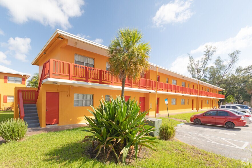 More Photos Of 1422 NW 2nd St, Fort Lauderdale Apartments For Sale