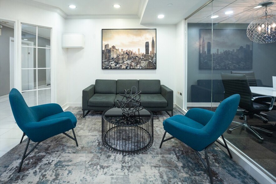More Photos Of 521 Fifth Ave, New York Coworking Space