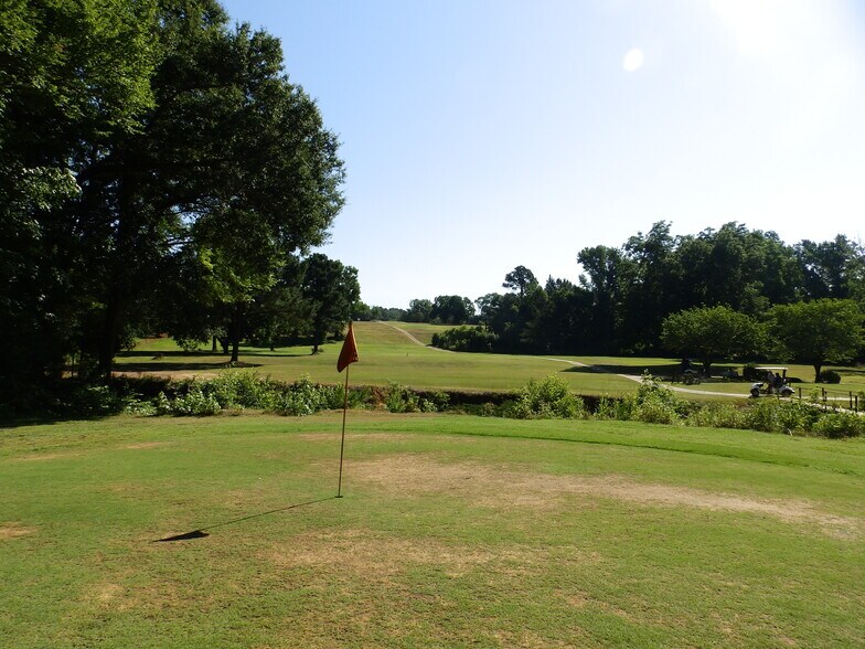 More Photos Of 2130 Country Club Rd, Palestine Golf Course Driving Range For Sale