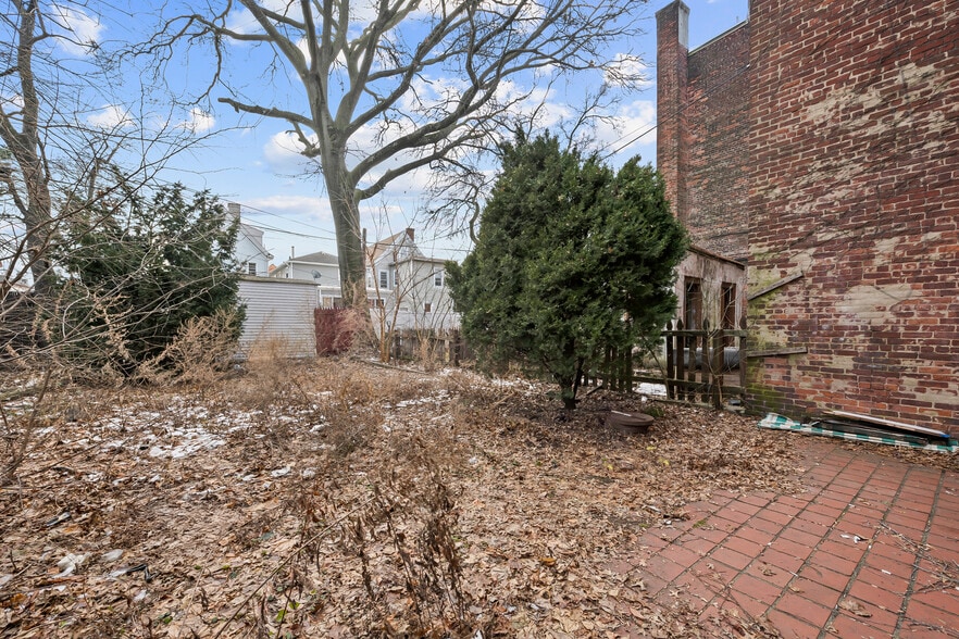 More Photos Of 186 Ocean Ave, Jersey City Storefront Retail Residential For Lease