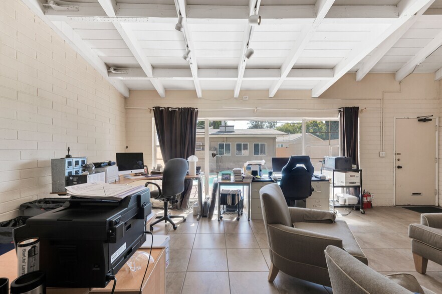 More Photos Of 4110 W Burbank Blvd, Burbank Office Residential For Sale