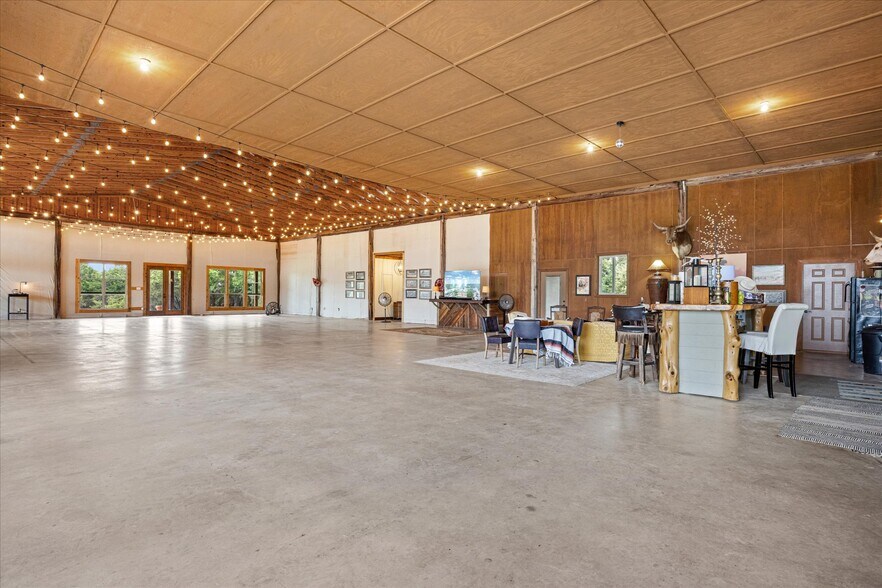 More Photos Of 1904 Floyd Rd, Weatherford Specialty For Sale